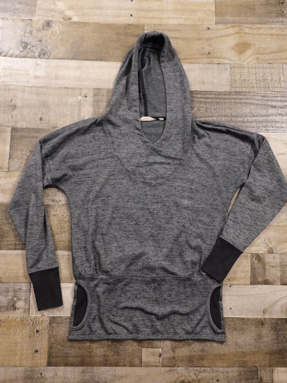 Athleta Hooded Batwing Robin Top Women’s‎ Small Gray Athleisure Pullover